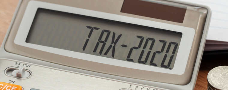 taxes_2020_file_taxes_tax_refund calculator_displaying_tax_2020_on_desk