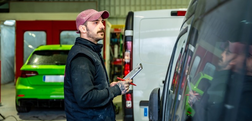 Mechanic inspecting a commercial vehicle before a business lease.