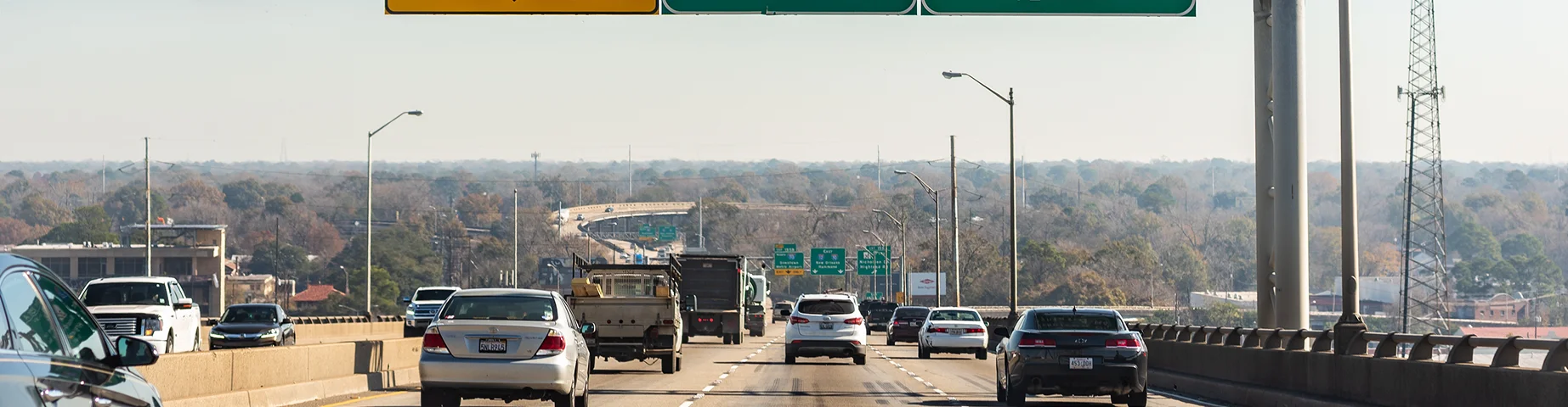 Driving into the city of Hammond, winding road up ahead with lots of traffic on I10 near Highland road – best home insurance in Louisiana.