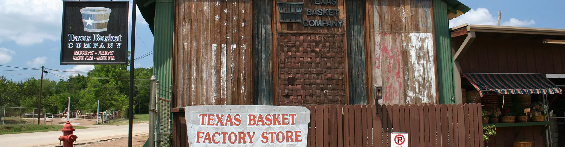 Jacksonville, TX - May, 19, 2012: Texas Basket Factory located in Jacksonville, TX