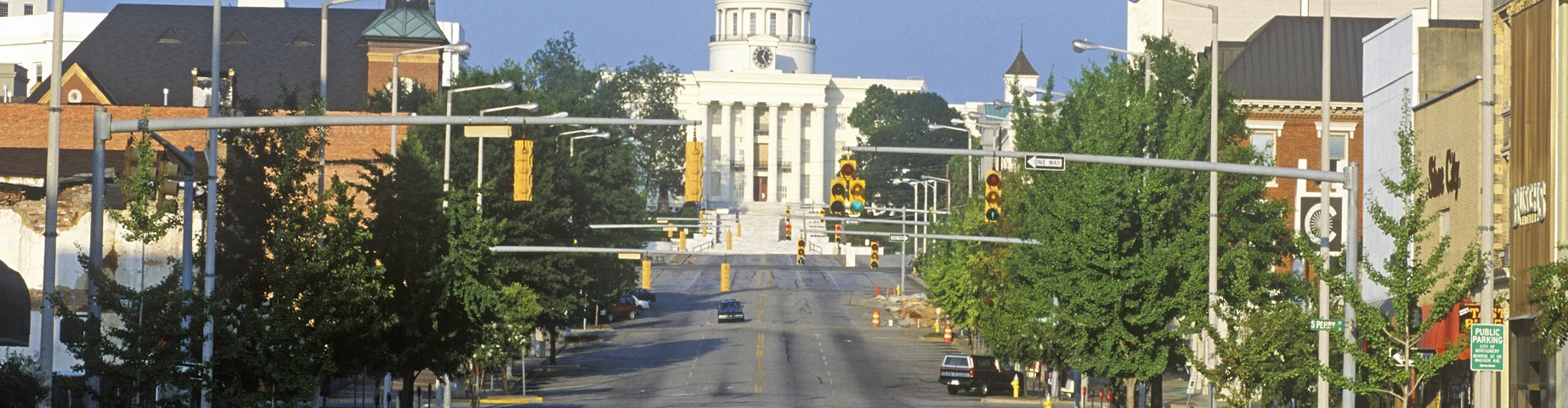 Road leading to the State Capitol of Alabama, Montgomery - best home insurance in Alabama.