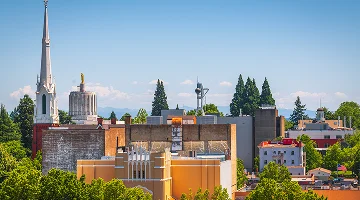 Salem, Oregon, USA downtown cityscape in the afternoon.