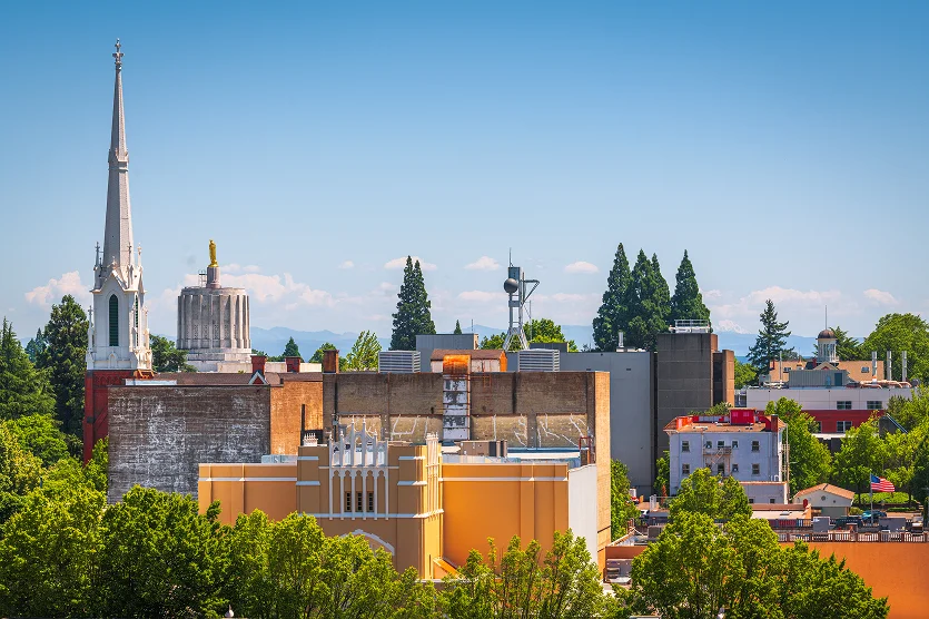Salem, Oregon, USA downtown cityscape in the afternoon.