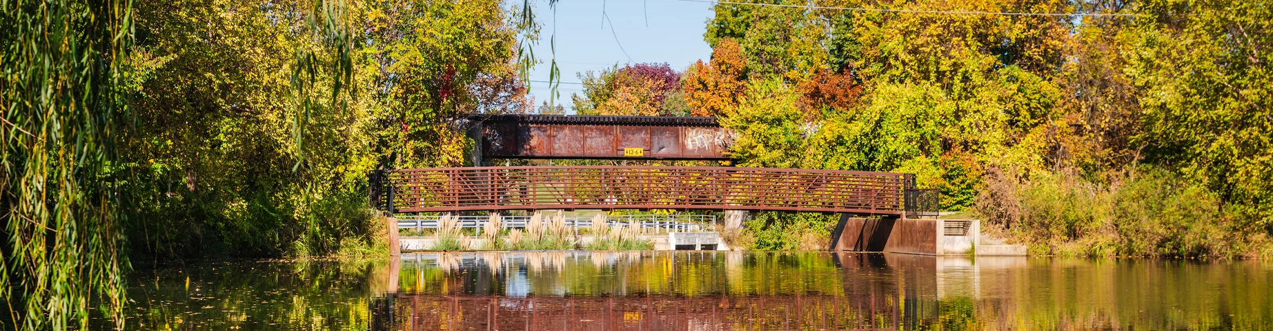 Nathaniel Green Park features landscaped botanical gardens, with BBQ picnic areas, a lake and a native butterfly house.