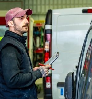 Mechanic inspecting a commercial vehicle before a business lease.